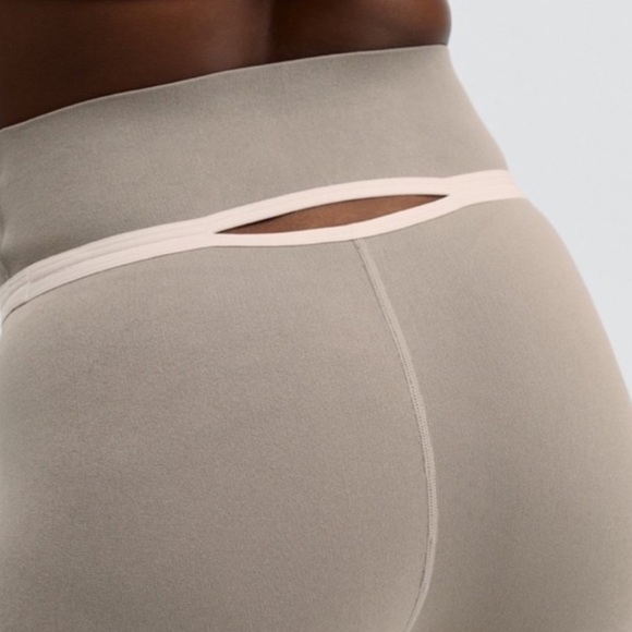 NWT Fabletics  set high waisted sculpt knit cut out back legging and sport bra - Picture 2 of 9